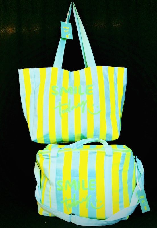 Set aus Tasche und Kulturtasche in gestreiftem Design
