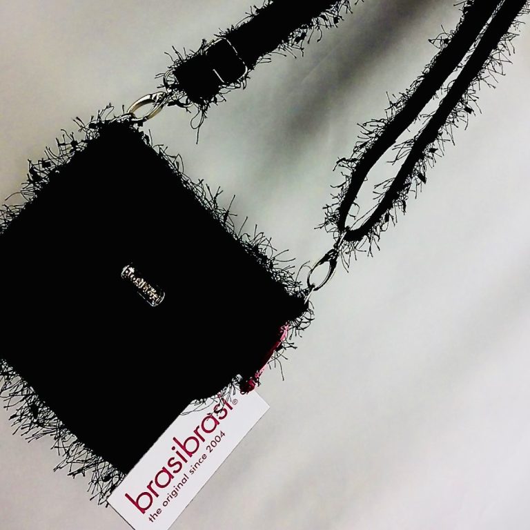Kompakte Umhängetasche aus Naturfaser von brasibrasi® – handliche Tasche mit Schulterriemen für Alltag und Events